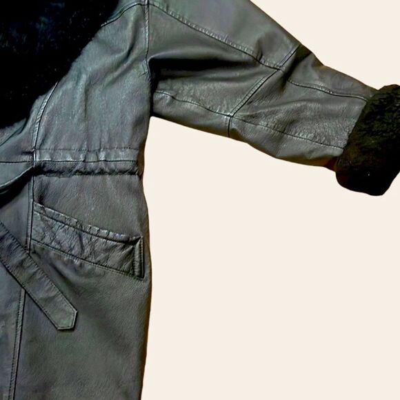 Genuine Leather Coat / Faux-Fur Shawl Collar / Hood and Belted Waist Siz… - Picture 3 of 8